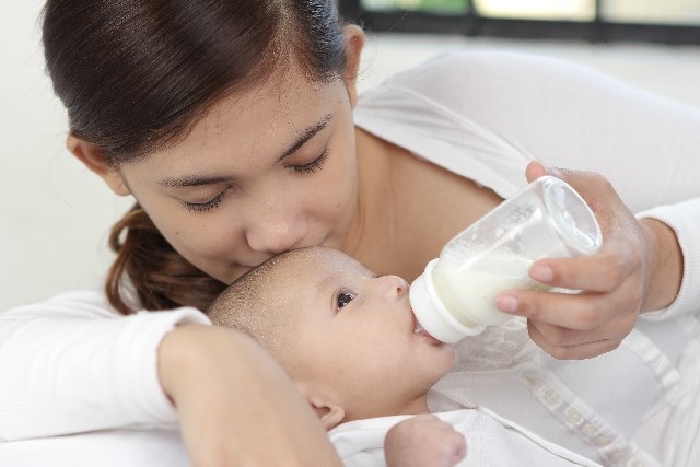 いつまで哺乳瓶でミルクを飲むの 哺乳瓶をやめる４つの方法 かわイク